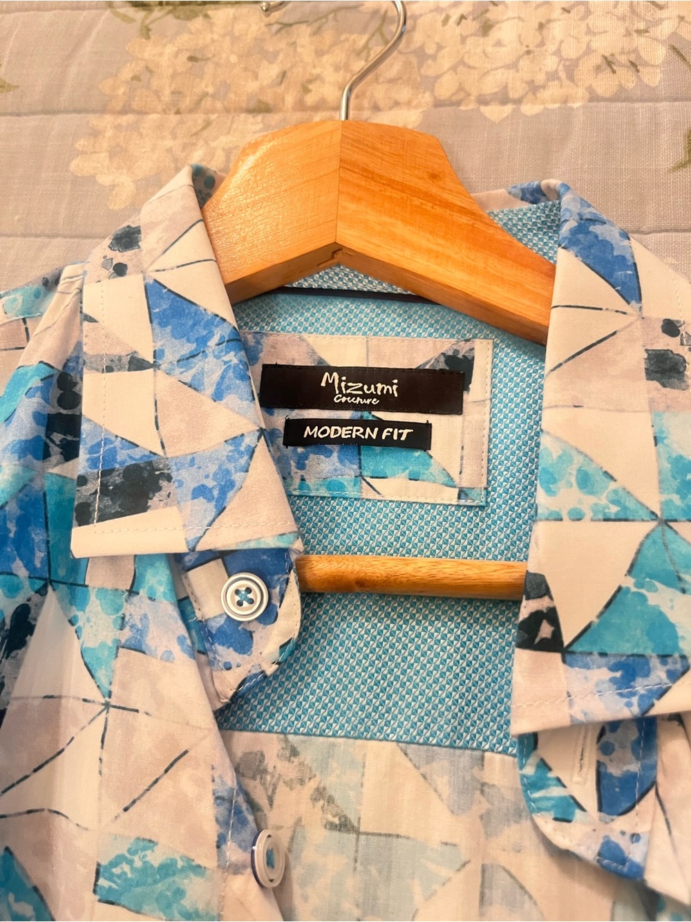 New Italian Modern Men’s Blue Geometric Short-Sleeve Shirt for summer or fall.